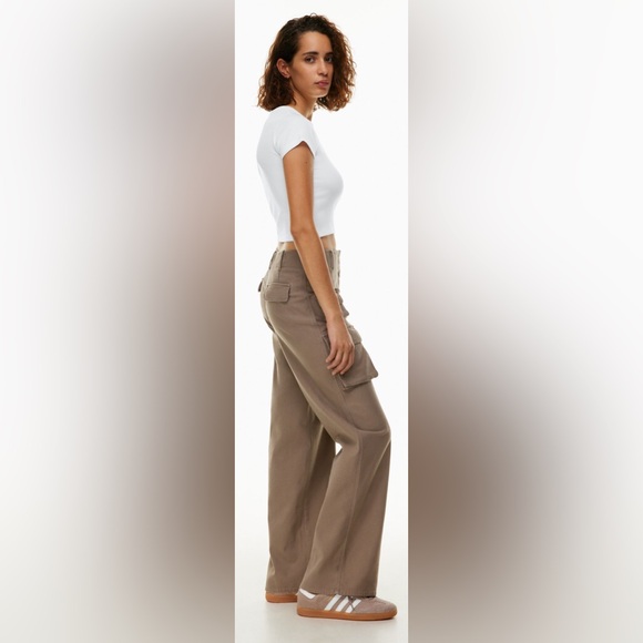 Aritzia Wilfred Free
Go-To T-Shirt
Stretchy ribbed crewneck tshirt Gold EUC - Picture 6 of 8